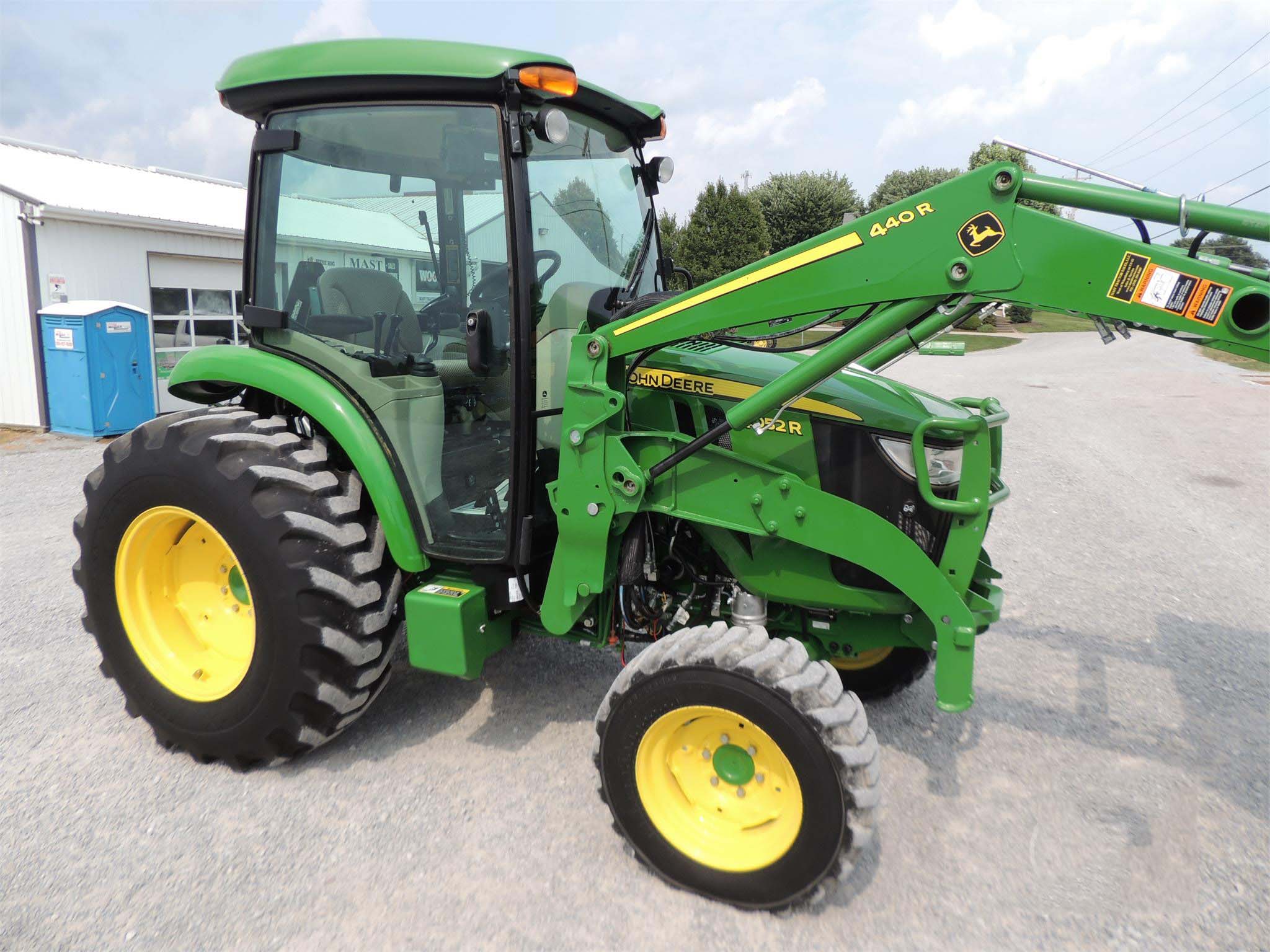 2021 JOHN DEERE 4052R