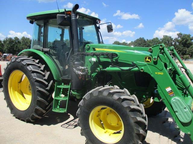 2017 JOHN DEERE 6105E