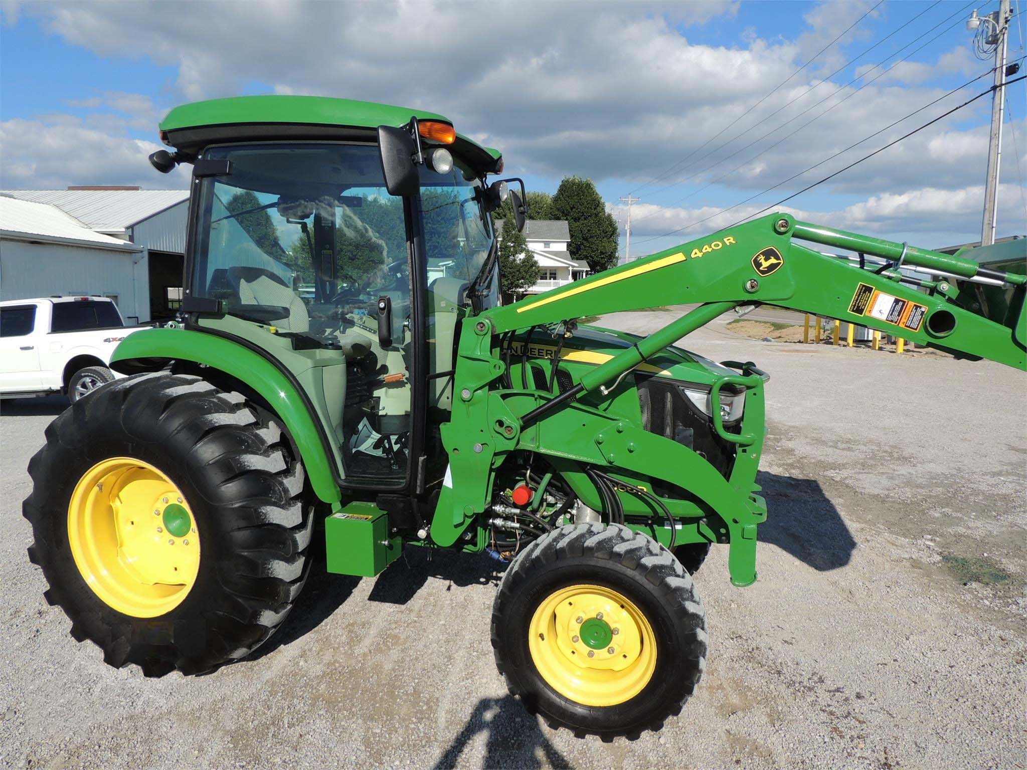 2017 JOHN DEERE 4066R