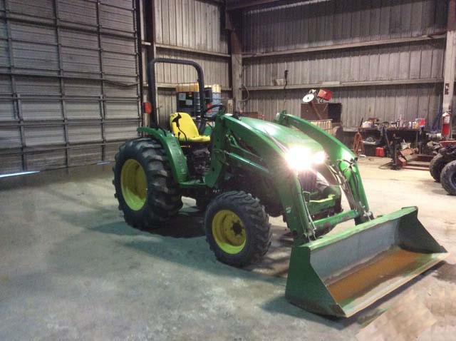 2016 John Deere 4105