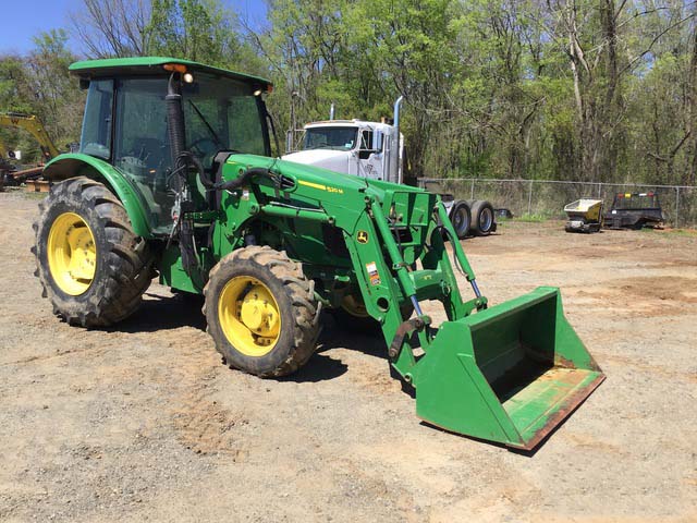 2016 John Deere 5085E