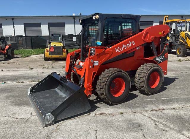 2023 Kubota SSV75PHFC full