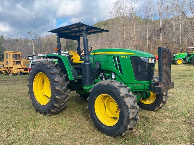 2018 John Deere 6105E