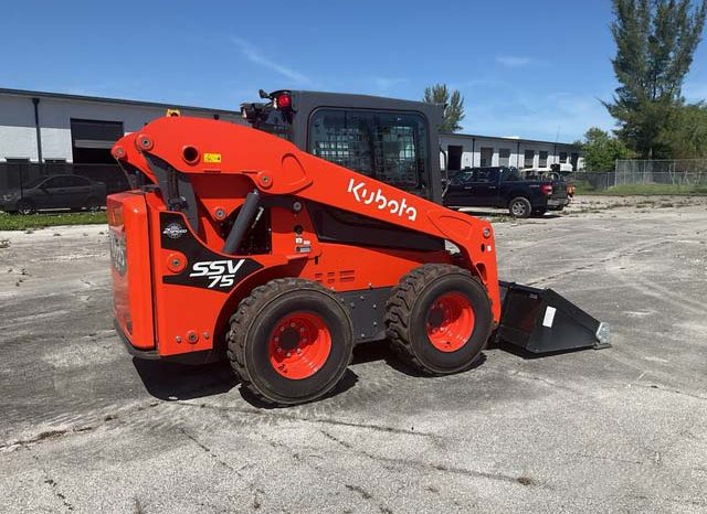 2023 Kubota SSV75PHFC full